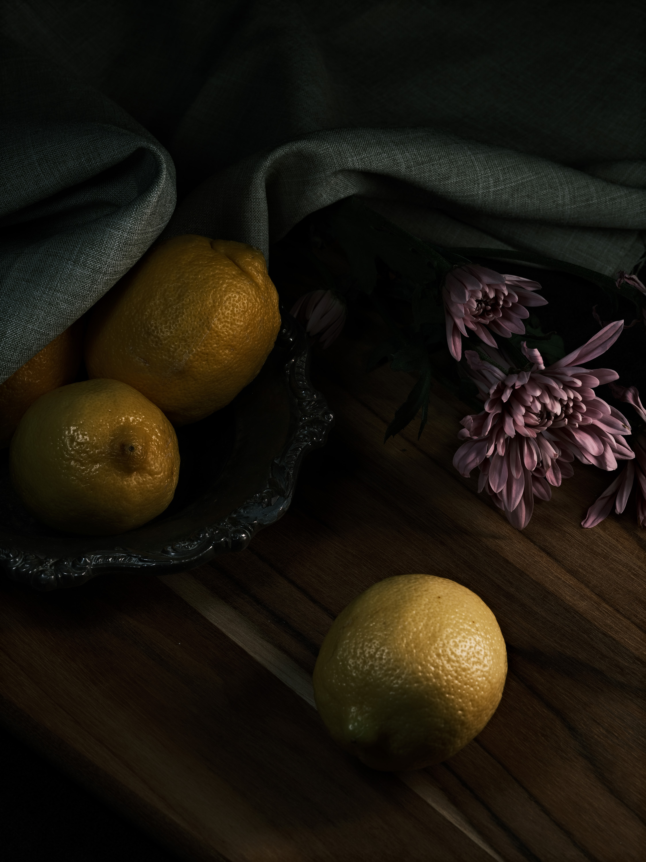 Still life photography using flowers and vegetables