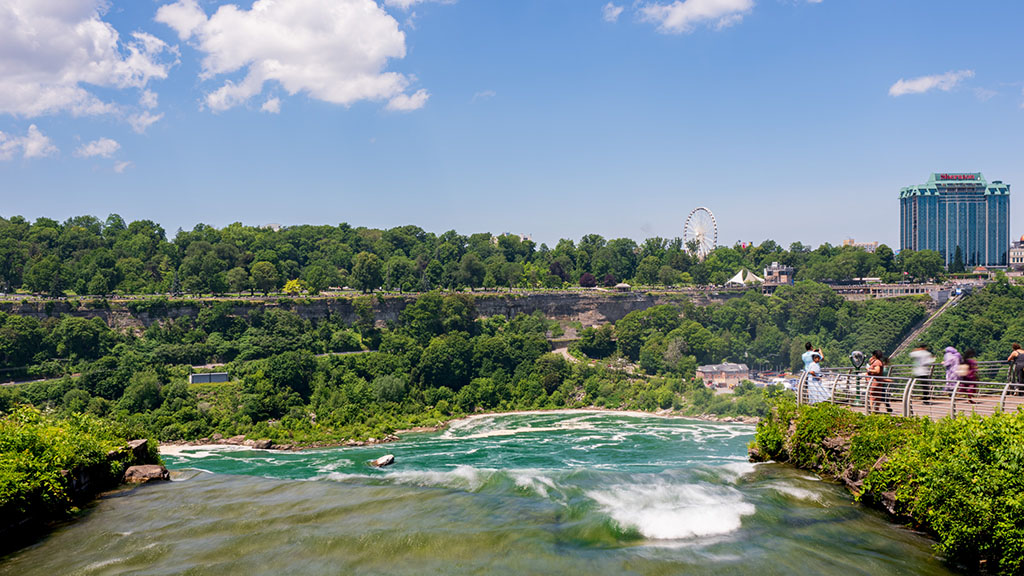 Photography of Canada from the perspective of the American falls